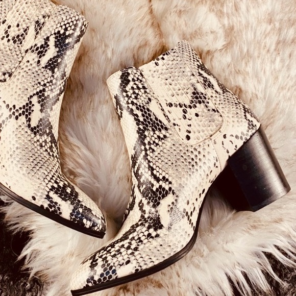 EUC Steve Madden “Jain” Booties Faux Leather Snake Pull On Block Heel Sz 6.5 - Picture 16 of 16